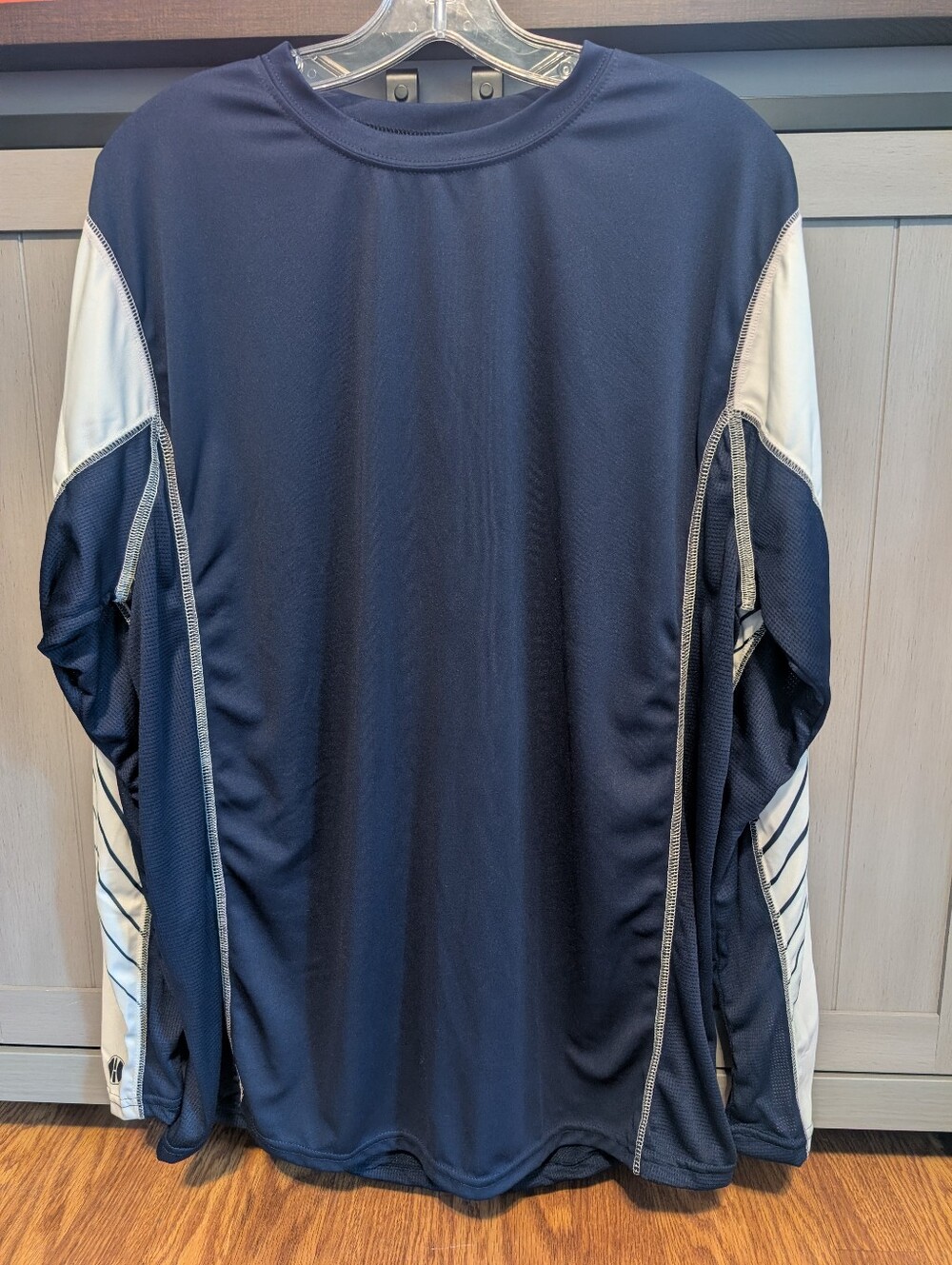 5 Men's sz Large Long-Sleeve Athletic Shirts.
